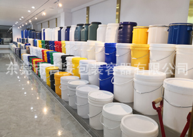 越南黑丝内衣美女被大屌Bb吉安容器一楼涂料桶、机油桶展区